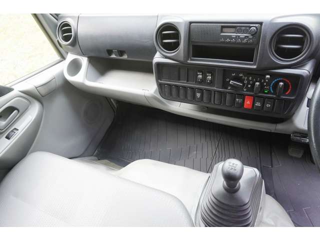 日野自動車 デュトロ ２Ｔ H27年 (近畿) 99