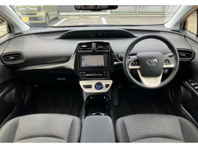 トヨタ プリウス １．８ Ｓ セーフティ プラス Ｅ－ＦＯＵＲ ４ＷＤ H30年 (九州・沖縄) 99
