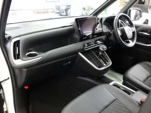トヨタ ノア １．８ ハイブリッド Ｓ－Ｚ Ｅ－ＦＯＵＲ ４ＷＤ R7年 (東北) 99