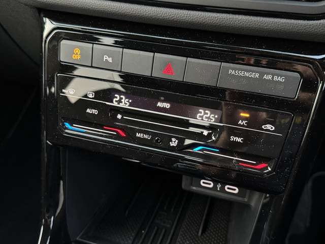 フォルクスワーゲン Ｔ－ＣＲＯＳＳ ＴＳＩ アクティブ R7年 () 99