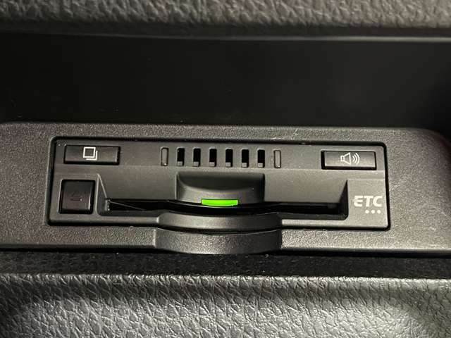 トヨタ ヴォクシー １．８ ハイブリッド ＺＳ 煌ＩＩＩ R3年 (近畿) 99