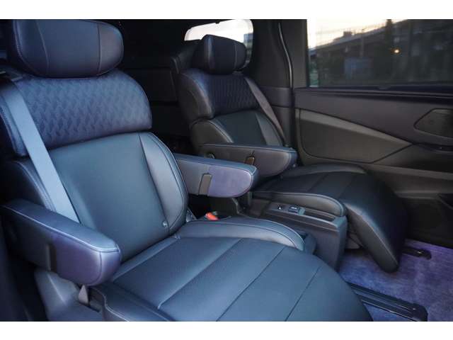 日産 エルグランド １．５ Ｘ Ｅ－４ＯＲＣＥ ４ＷＤ R8年 (近畿) 99