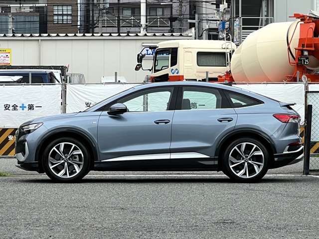 アウディ Ｑ４　ｅ−トロン　スポーツバック ４０　Ｓライン R4年 (近畿) 99