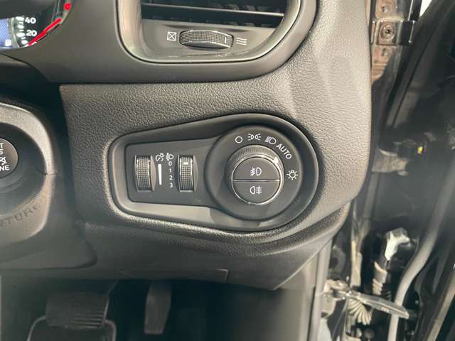 ジープ レネゲード リミテッド R3年 (関東) 99