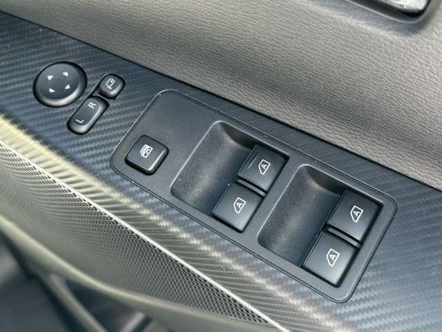 三菱 デリカ　Ｄ：５ ２．２ Ｐ ディーゼルターボ ４ＷＤ R7年 () 99