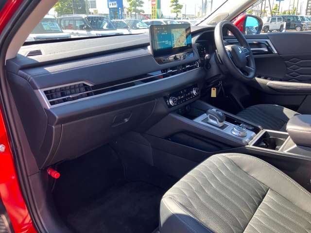 三菱 アウトランダーＰＨＥＶ ＰＨＥＶ ２．４ Ｐ ４ＷＤ R6年 (関東) 99