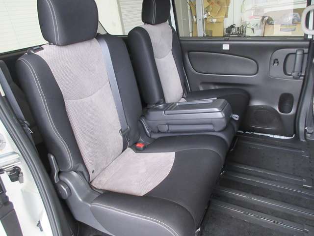 日産 セレナ ２．０ ライダー ブラックライン Ｓ－ＨＹＢＲＩＤ H25年 (関東) 99