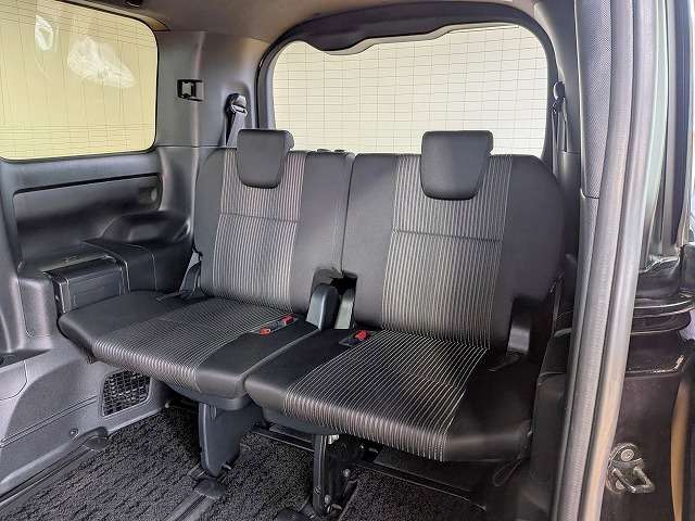 トヨタ ヴォクシー １．８ ハイブリッド ＺＳ 煌 H30年 (関東) 99