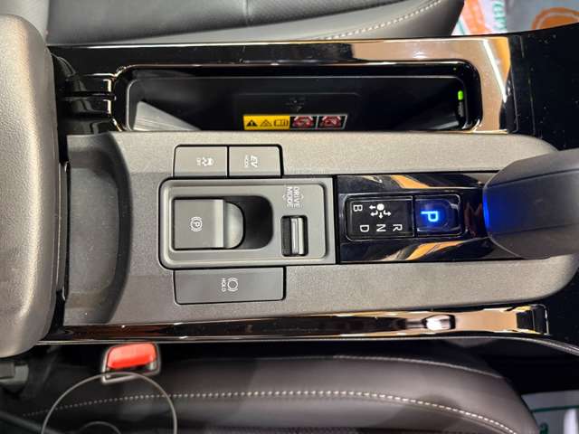 トヨタ プリウス ２．０ Ｚ R6年 () 99