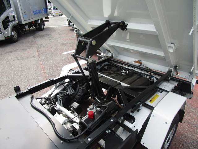 ダイハツ ハイゼットトラック 多目的ダンプ 電動 ４ＷＤ ５Ｆ R7年 (関東) 99