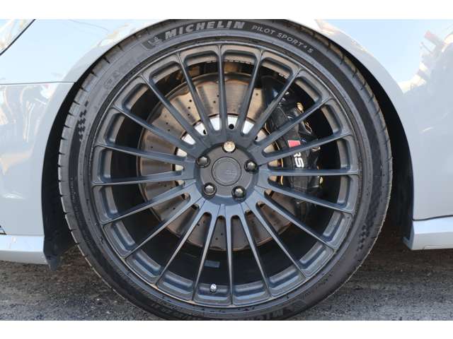アウディ ＲＳ６　アバント ４．０ ４ＷＤ H26年 (関東) 99