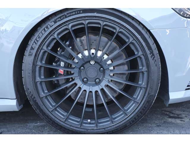 アウディ ＲＳ６　アバント ４．０ ４ＷＤ H26年 (関東) 99