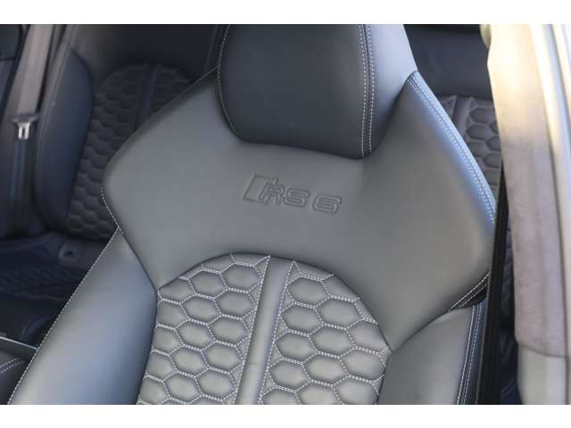 アウディ ＲＳ６　アバント ４．０ ４ＷＤ H26年 (関東) 99