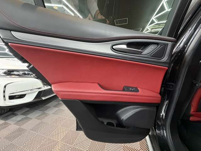 アルファロメオ ステルヴィオ ２．０ ターボ Ｑ４ スポーツパッケージ ４ＷＤ H30年 (関東) 99