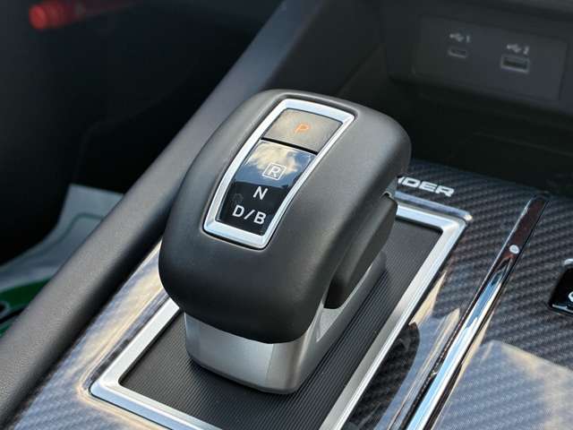 三菱 アウトランダーＰＨＥＶ ＰＨＥＶ ２．４ Ｐ ４ＷＤ R4年 (北海道) 99