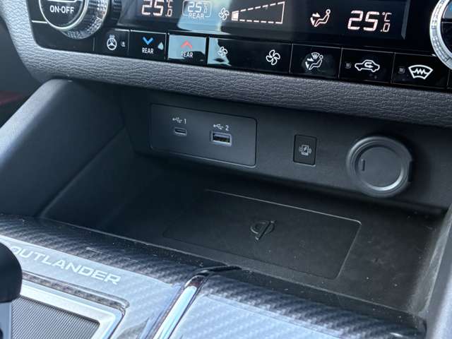 三菱 アウトランダーＰＨＥＶ ＰＨＥＶ ２．４ Ｐ ４ＷＤ R4年 (北海道) 99