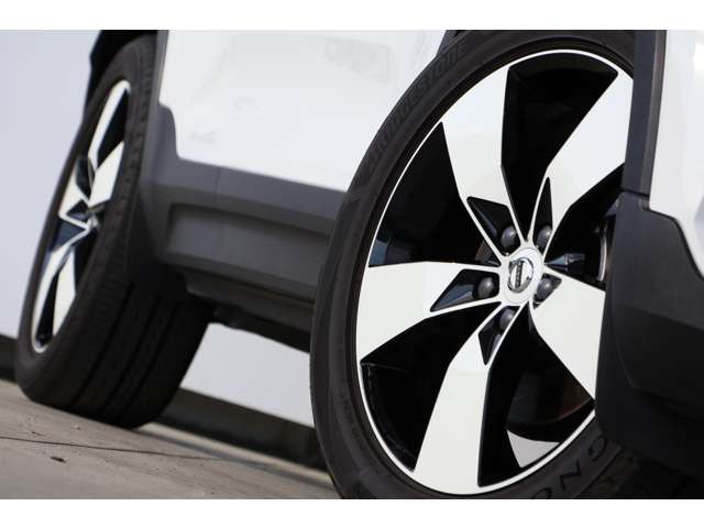 ボルボ ＸＣ４０ Ｔ４ ＡＷＤ モメンタム ４ＷＤ R1年 (近畿) 99