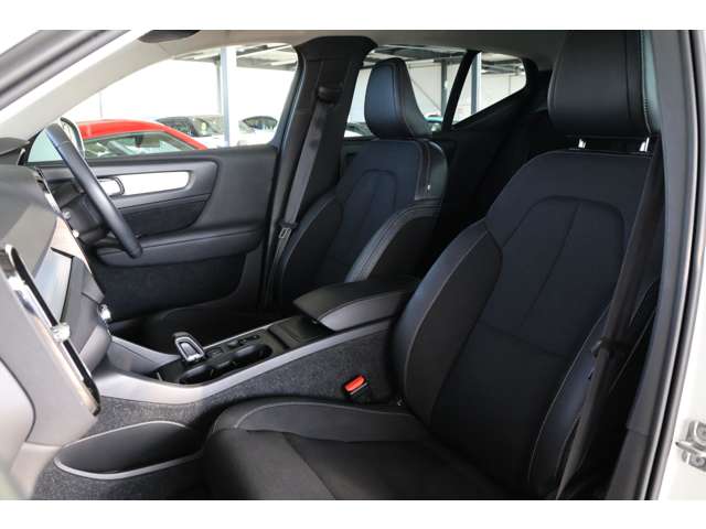 ボルボ ＸＣ４０ Ｔ４ ＡＷＤ モメンタム ４ＷＤ R1年 (近畿) 99