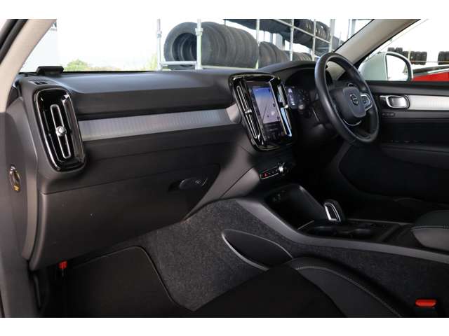 ボルボ ＸＣ４０ Ｔ４ ＡＷＤ モメンタム ４ＷＤ R1年 (近畿) 99