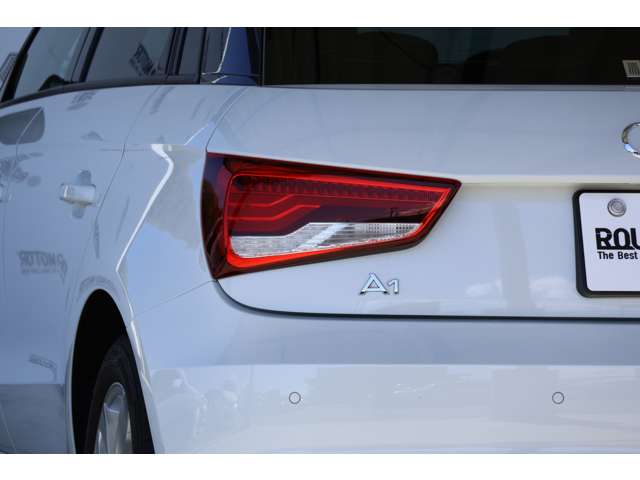 アウディ Ａ１　スポーツバック １．０　ＴＦＳＩ H30年 (近畿) 99