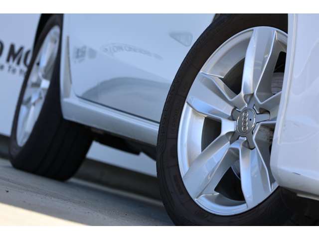 アウディ Ａ１　スポーツバック １．０　ＴＦＳＩ H30年 (近畿) 99