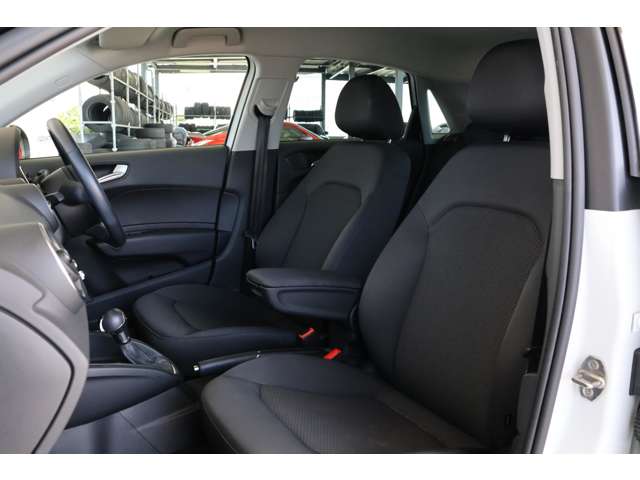 アウディ Ａ１　スポーツバック １．０　ＴＦＳＩ H30年 (近畿) 99