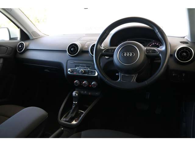 アウディ Ａ１　スポーツバック １．０　ＴＦＳＩ H30年 (近畿) 99