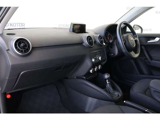 アウディ Ａ１　スポーツバック １．０　ＴＦＳＩ H30年 (近畿) 99