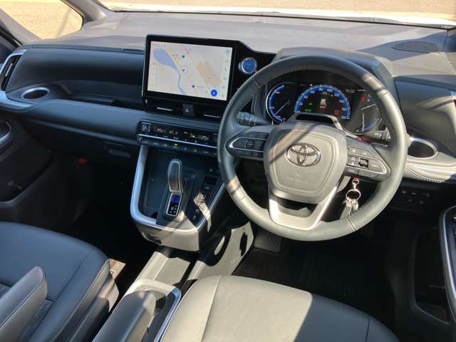 トヨタ ノア １．８ ハイブリッド Ｓ－Ｚ Ｅ－ＦＯＵＲ ４ＷＤ R4年 (関東) 99