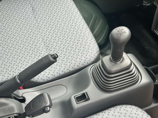 スズキ キャリイトラック ６６０ ＫＣ農繁 ３方開 ４ＷＤ R8年 () 99