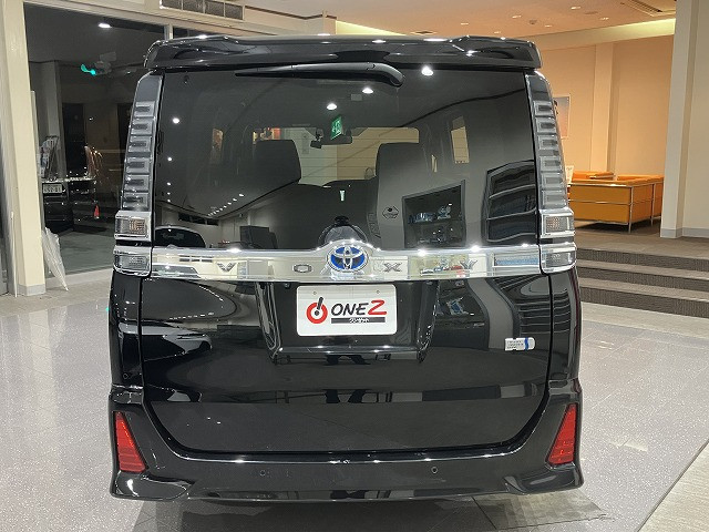 トヨタ ヴォクシー １．８ ハイブリッド ＺＳ 煌ＩＩＩ R3年 (近畿) 99