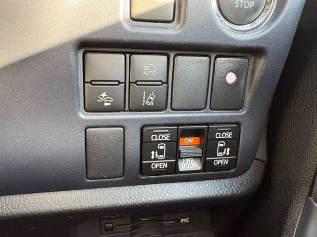 トヨタ ヴォクシー ２．０ ＺＳ 煌ＩＩ H28年 (近畿) 99