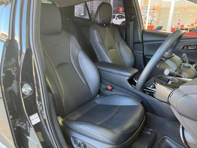 トヨタ プリウス １．８ Ａ ツーリングセレクション ブラックエディション R4年 (近畿) 99