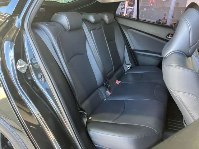 トヨタ プリウス １．８ Ａ ツーリングセレクション ブラックエディション R4年 (近畿) 99