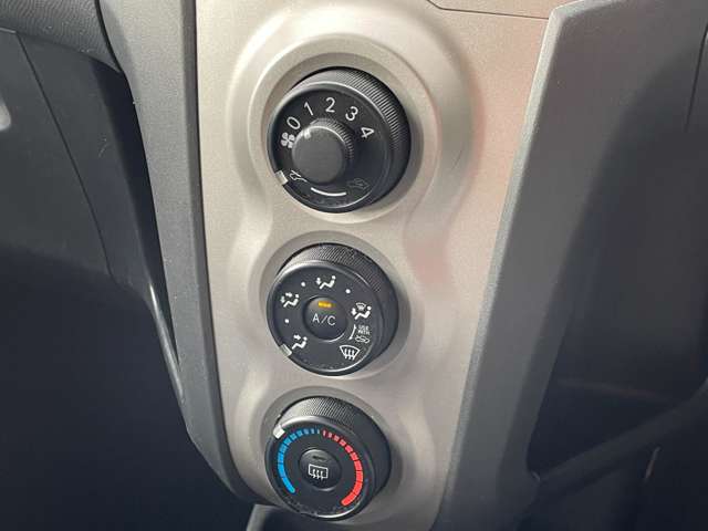 トヨタ ヴィッツ １．０ Ｆ H22年 (関東) 99