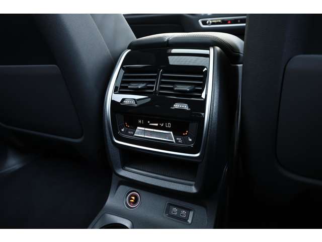 ＢＭＷ Ｘ７ Ｍ６０Ｉ Ｘドライブ ４ＷＤ R5年 (東海) 99