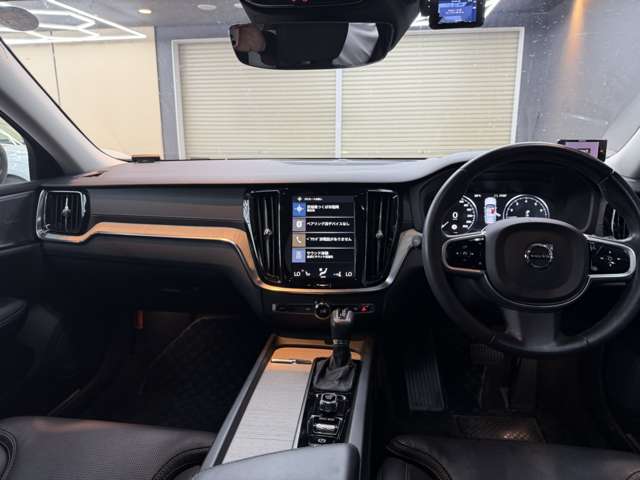 ボルボ Ｖ６０ Ｔ５　インスクリプション R1年 (関東) 99