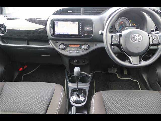 トヨタ ヴィッツ ＨＹＢＲＩＤ Ｆ ＳＡＦＥＴＹ ＥＤＩＴＩＯＮ ＩＩＩ R1年 (関東) 99
