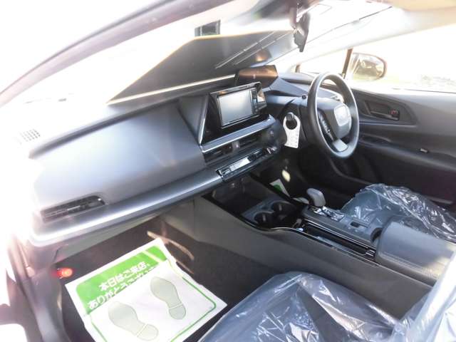 トヨタ プリウス １．８ Ｘ Ｅ－ＦＯＵＲ ４ＷＤ R5年 (東北) 99