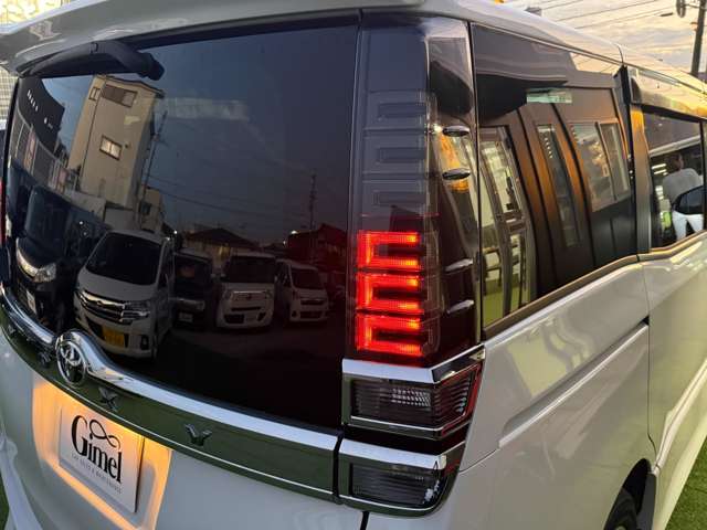 トヨタ ヴォクシー ２．０ ＺＳ 煌ＩＩＩ R3年 (近畿) 99