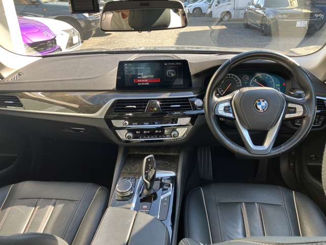 ＢＭＷ ５シリーズ ５２３Ｄ ラグジュアリー ディーゼルターボ R1年 (近畿) 99