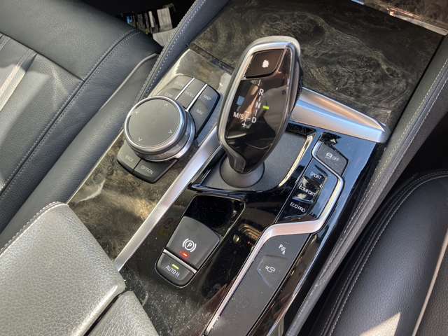 ＢＭＷ ５シリーズ ５２３Ｄ ラグジュアリー ディーゼルターボ R1年 (近畿) 99