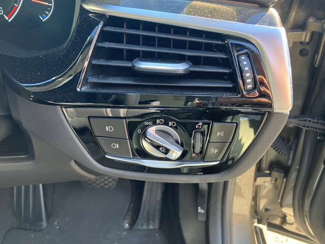 ＢＭＷ ５シリーズ ５２３Ｄ ラグジュアリー ディーゼルターボ R1年 (近畿) 99