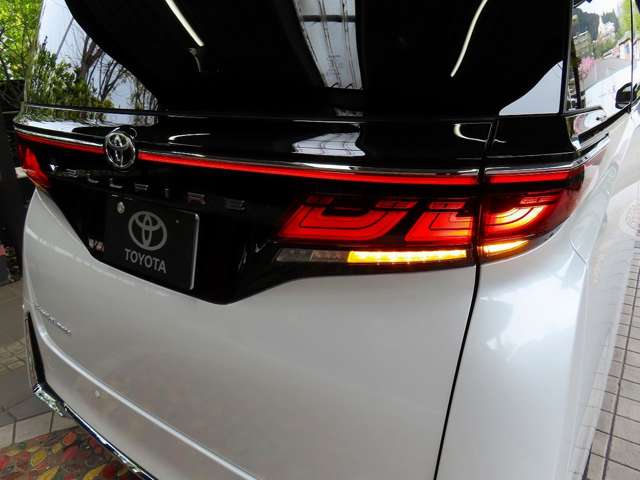 トヨタ ヴェルファイア　ハイブリッド ハイブリッド ２．５ エグゼクティブ ラウンジ Ｅ－ＦＯＵＲ ４ＷＤ R7年 (関東) 99