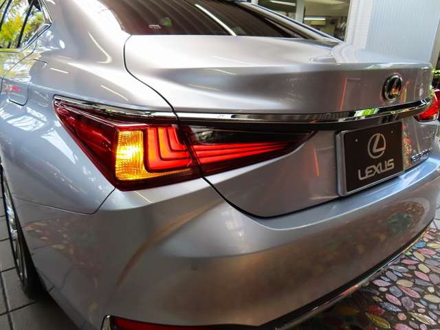 レクサス ＥＳ３００ｈ バージョンＬ R5年 (関東) 99