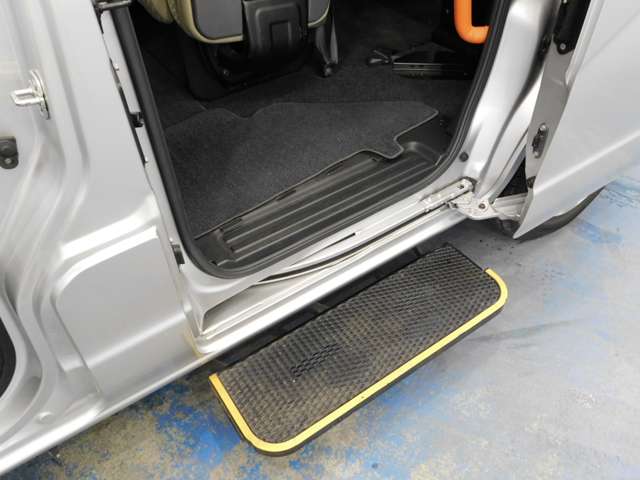 日産 ＮＶ２００バネットバン １．６ チェアキャブ 車イス１名仕様 専用サードシート有 H30年 (近畿) 99