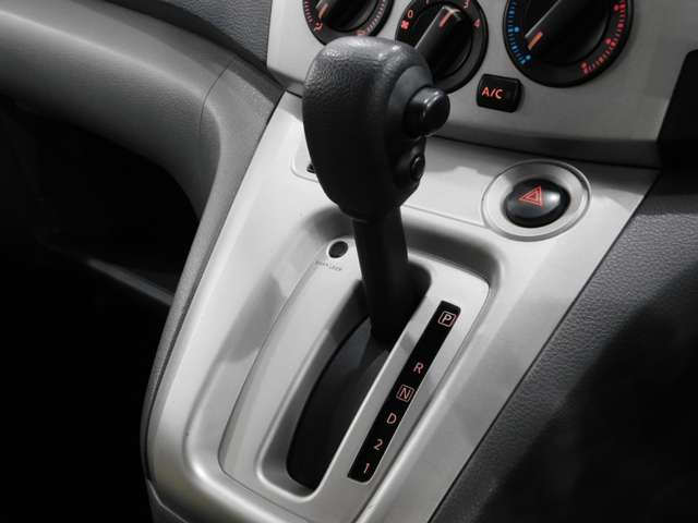 日産 ＮＶ２００バネットバン １．６ チェアキャブ 車イス１名仕様 専用サードシート有 H30年 (近畿) 99