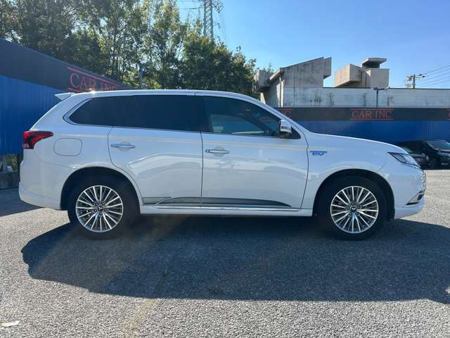 三菱 アウトランダーＰＨＥＶ ２．４ Ｇ ４ＷＤ H30年 (関東) 99