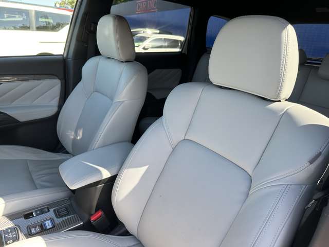 三菱 アウトランダーＰＨＥＶ ２．４ Ｇ ４ＷＤ H30年 (関東) 99
