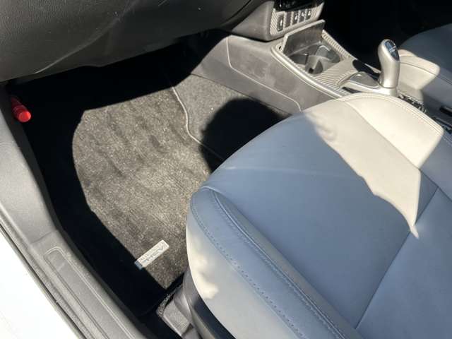三菱 アウトランダーＰＨＥＶ ２．４ Ｇ ４ＷＤ H30年 (関東) 99
